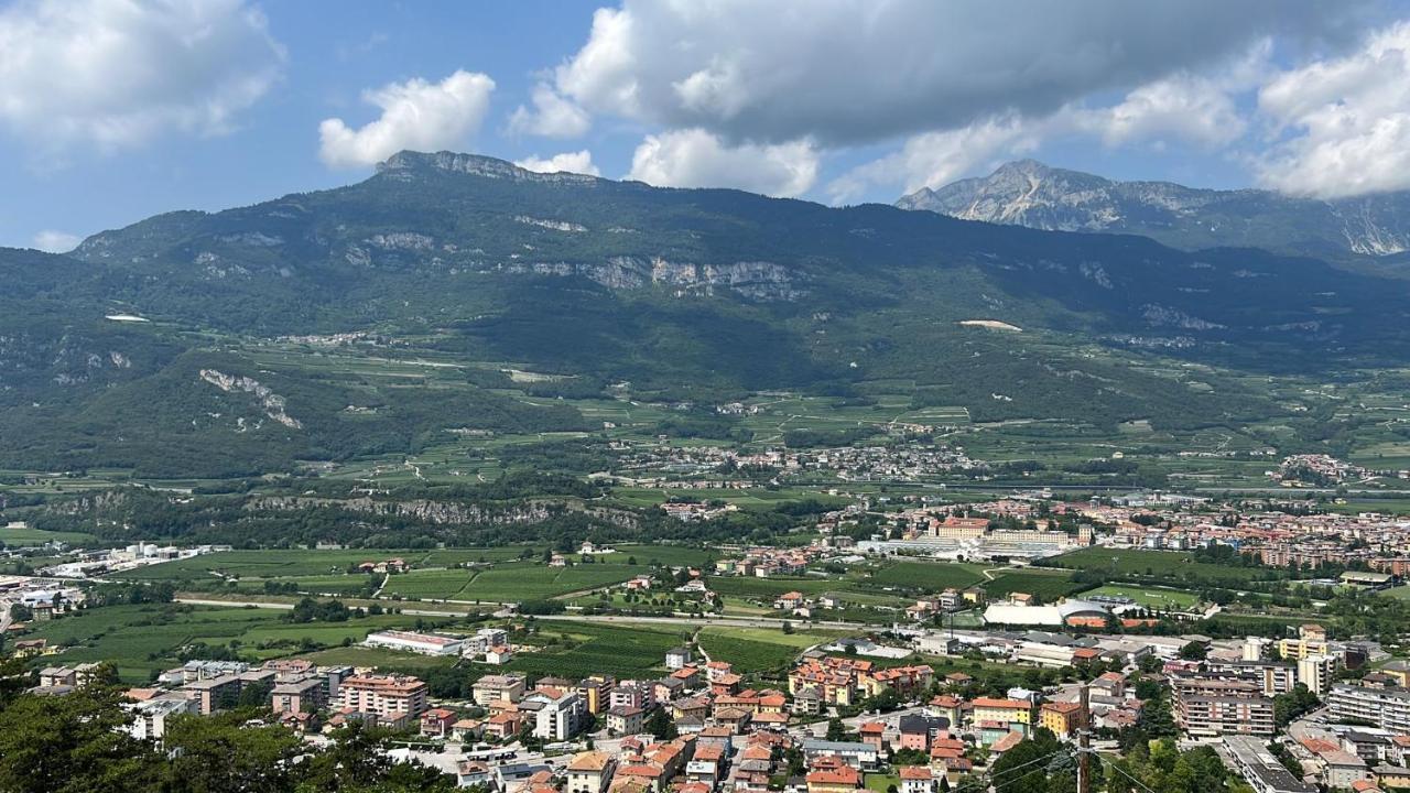 Vista Mozzafiato Sulle Alpi Apartment Rovereto  Exterior photo